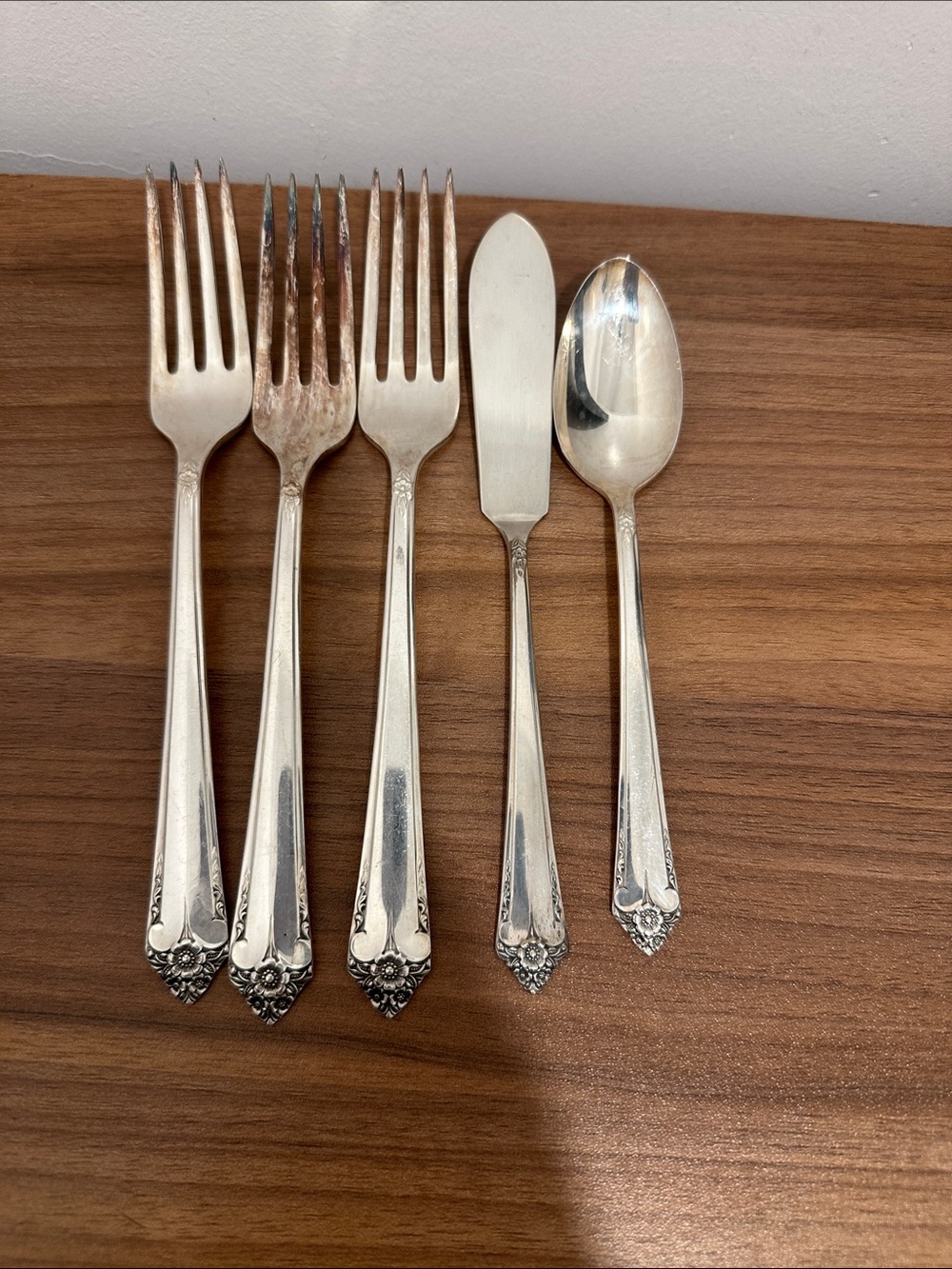 Rogers & Bro, reinforced plate,Floral-Handled Silver Flatware Set of 5